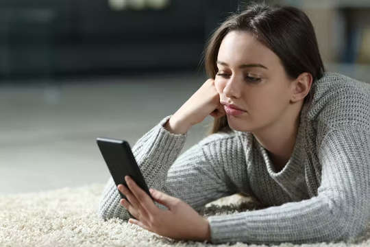 young woman using her smart phone